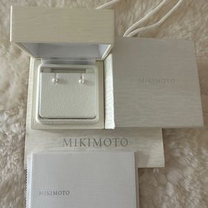 100% Auth Mikimoto 6mm A grade Pearl Stud Earrings - 18kt white gold studs